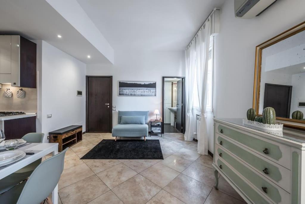 Sotto Le Due Torri 5* Apartment Болоня Екстериор снимка