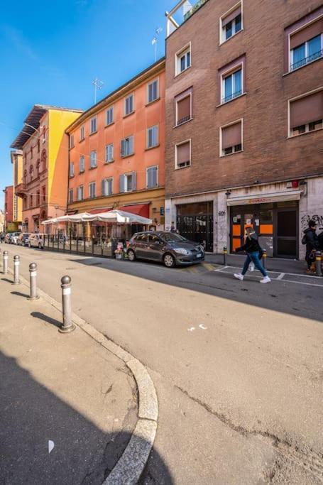 Sotto Le Due Torri 5* Apartment Болоня Екстериор снимка
