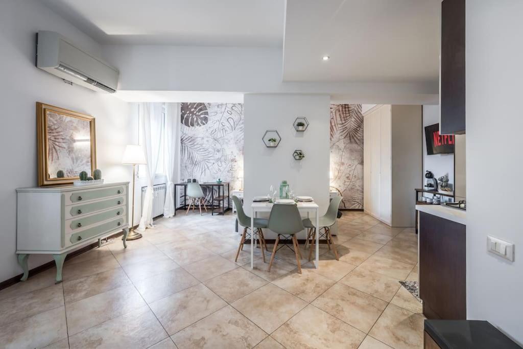 Sotto Le Due Torri 5* Apartment Болоня Екстериор снимка