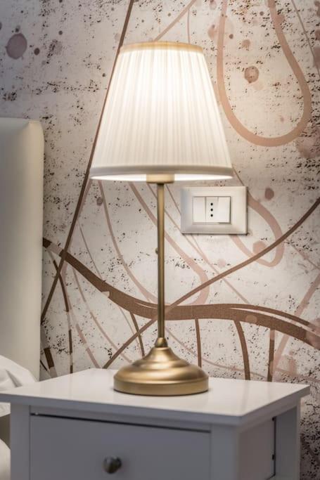 Sotto Le Due Torri 5* Apartment Болоня Екстериор снимка