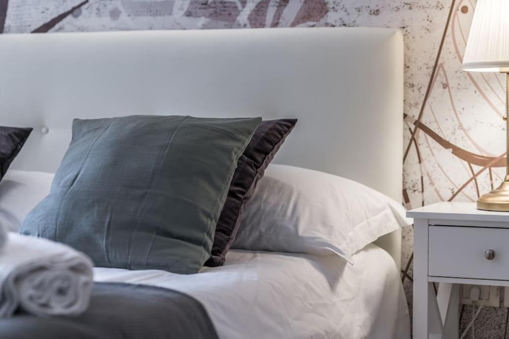 Sotto Le Due Torri 5* Apartment Болоня Екстериор снимка