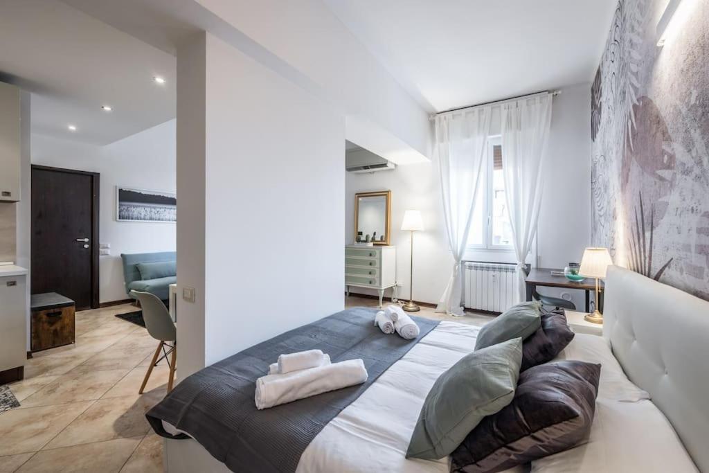 Sotto Le Due Torri 5* Apartment Болоня Екстериор снимка