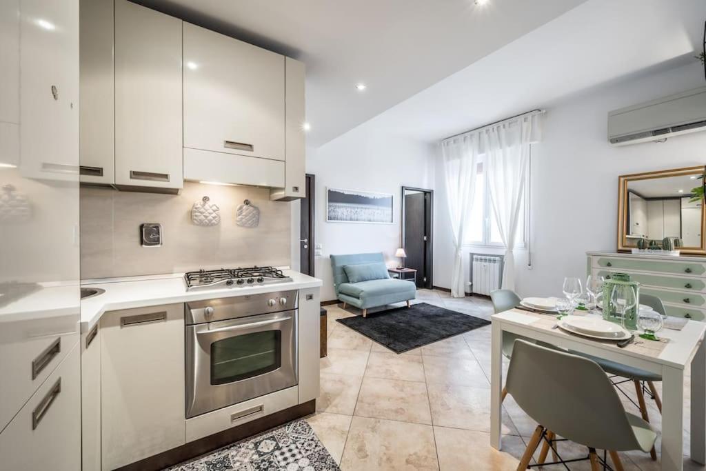 Sotto Le Due Torri 5* Apartment Болоня Екстериор снимка