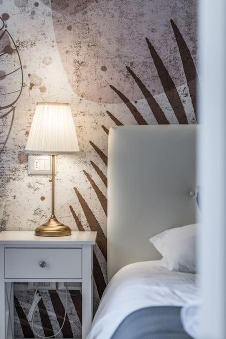 Sotto Le Due Torri 5* Apartment Болоня Екстериор снимка