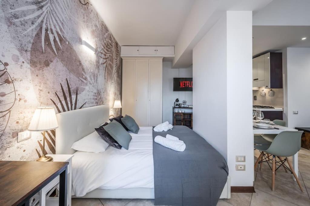 Sotto Le Due Torri 5* Apartment Болоня Екстериор снимка