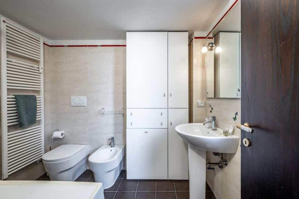 Sotto Le Due Torri 5* Apartment Болоня Екстериор снимка