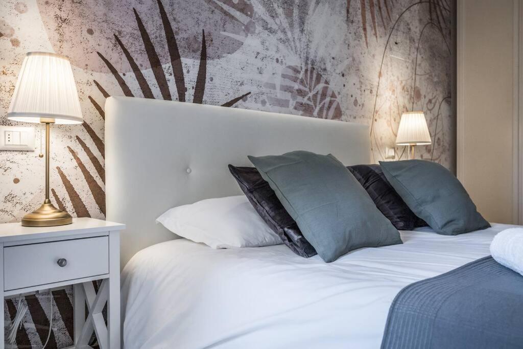 Sotto Le Due Torri 5* Apartment Болоня Екстериор снимка