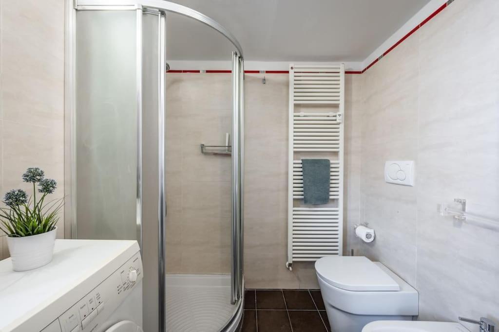 Sotto Le Due Torri 5* Apartment Болоня Екстериор снимка