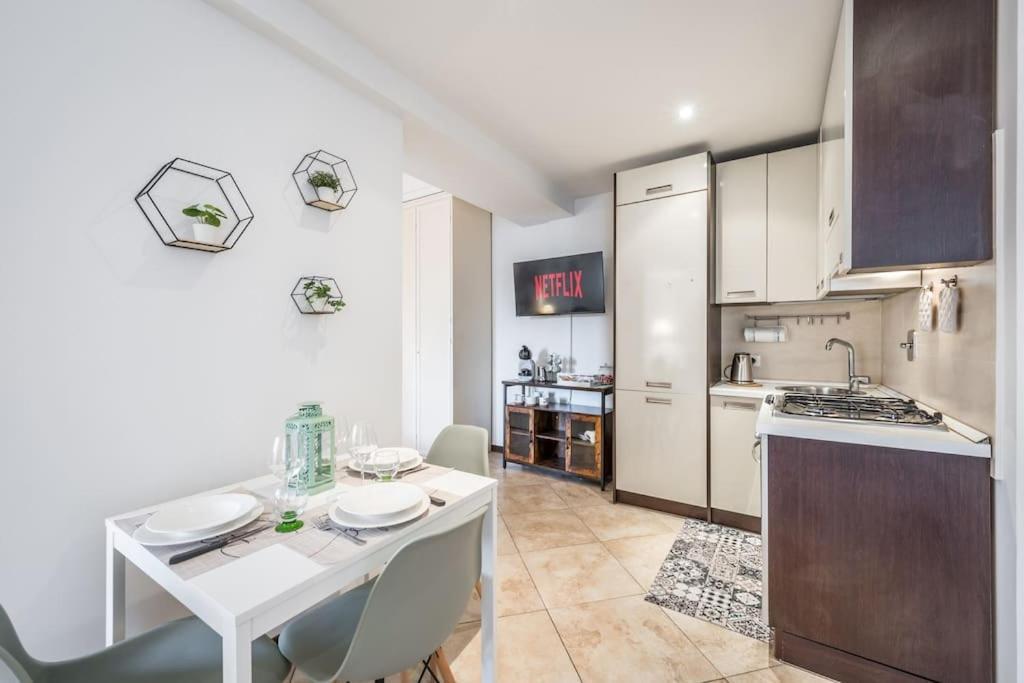 Sotto Le Due Torri 5* Apartment Болоня Екстериор снимка