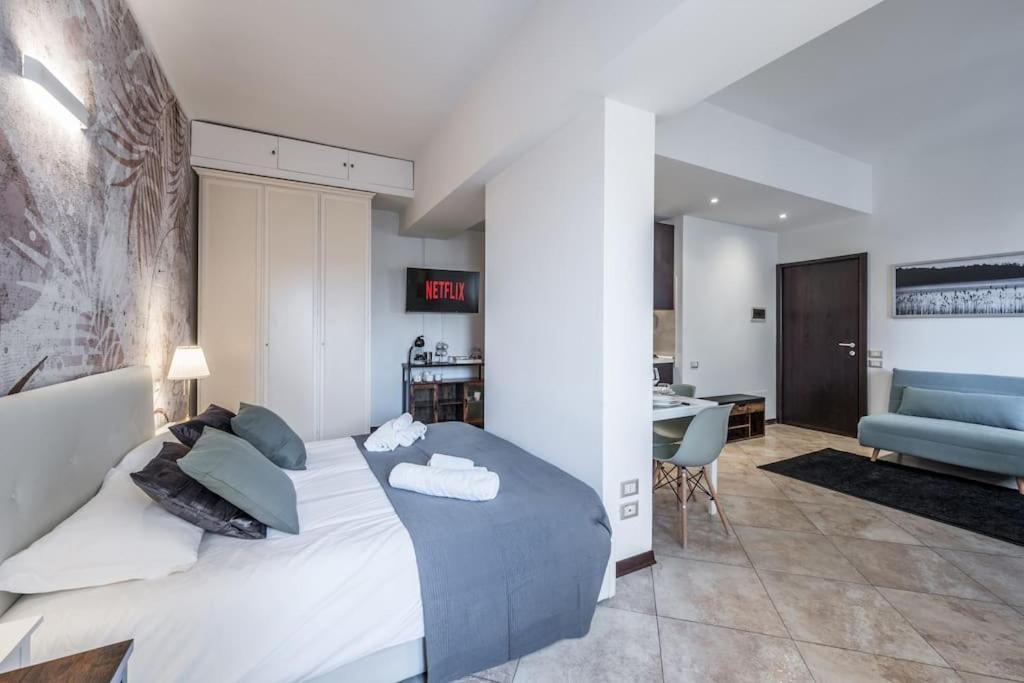 Sotto Le Due Torri 5* Apartment Болоня Екстериор снимка